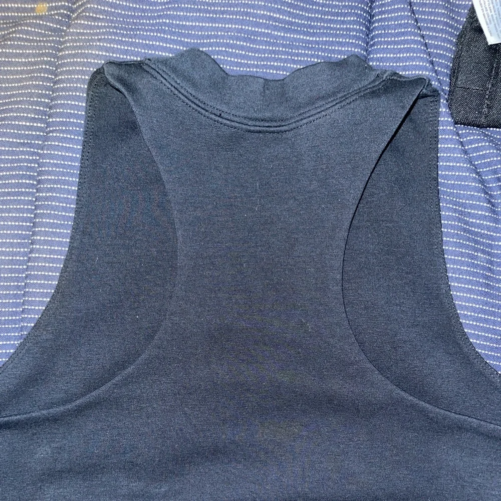 Nike crop tank - Picture 3 of 8
